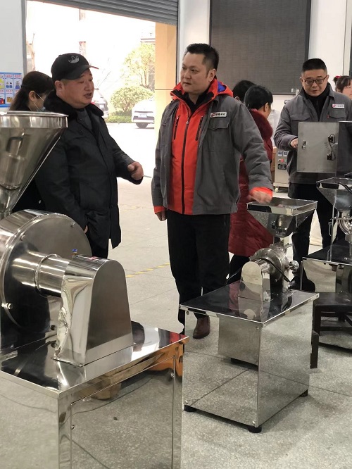 益陽市中醫醫院一行來我廠參觀試機